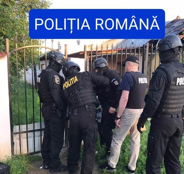 Percheziții domiciliare pentru infracțiuni de înșelăciune prin metoda „șmen”