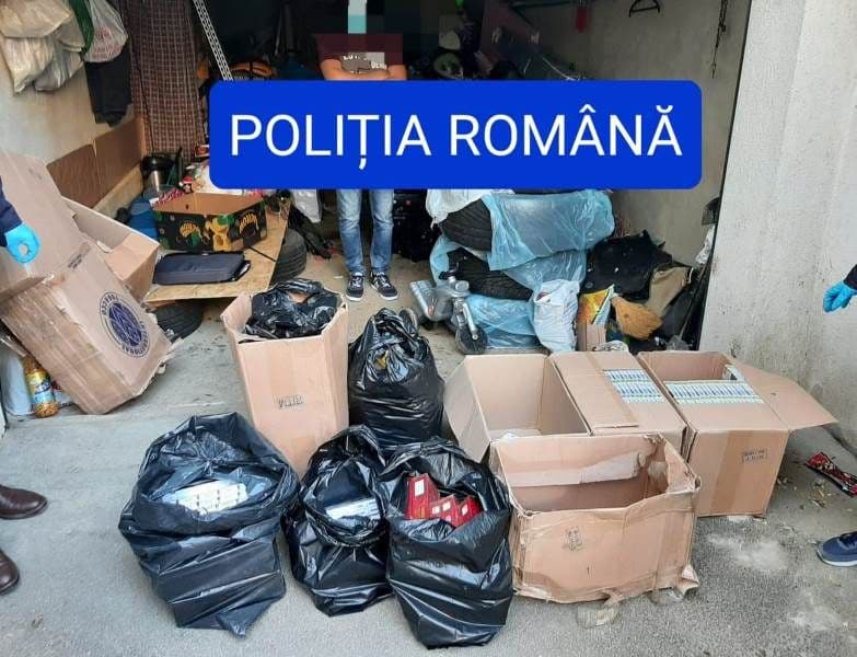 Percheziții la persoane bănuite de contrabandă. Au fost ridicate peste 17.000 de pachete de țigarete - FOTO