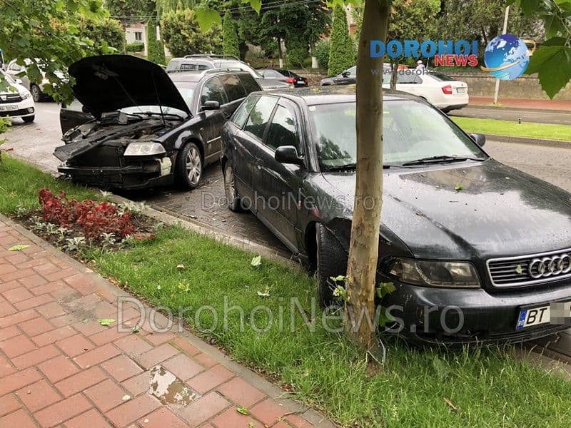 Accident cu trei mașini implicate pe Bulevardul Victoriei din Dorohoi - FOTO