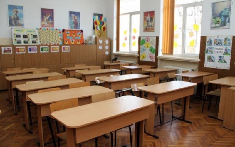 Școlile dintr-o comună din județul Botoșani vor trece la scenariul galben