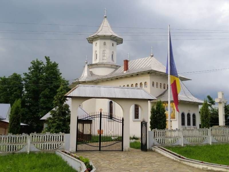 Preasfințitul Nichifor Botoșăneanul va oficia slujba la Biserica „Sfânta Treime” Smârdan
