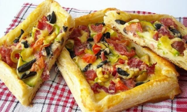 Mini-pizza cu foietaj