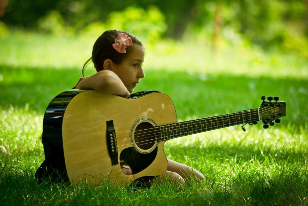 Încep înscrierile pentru Festivalul Naţional de Muzică Folk pentru Copii şi Tineret „Seri melancolice eminesciene” 2021