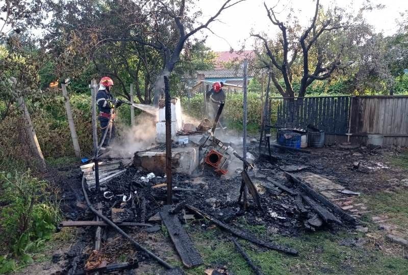 Bucătărie de vară distrusă de foc la Flămânzi - FOTO
