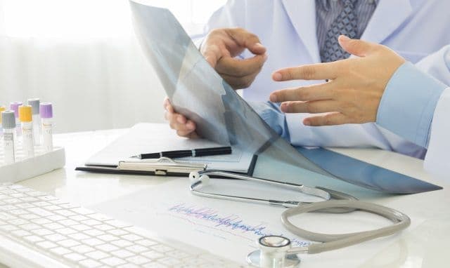 Set de consultații și analize de prevenție gratuite pentru românii cu vârsta peste 40 de ani, de la 1 iulie