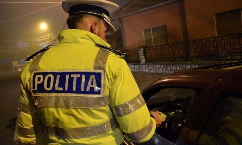 Şoferi băuţi sau fără permis, prinşi în trafic de poliţişti