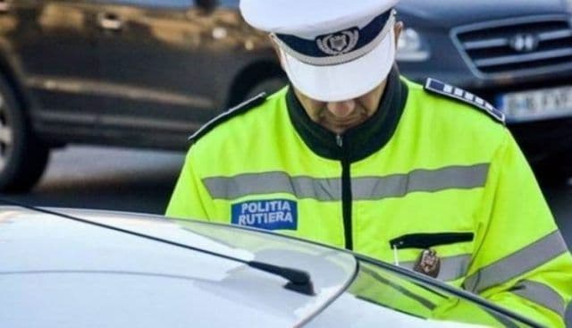 Un șofer care mirosea a alcool a refuzat să sufle în fiolă sau să îi fie recoltate probe biologice