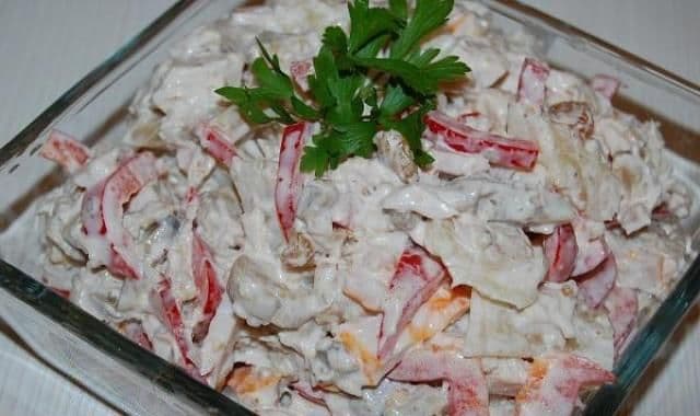 Salată de pui cu ciuperci