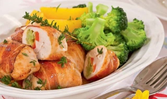 Rulouri de pui cu broccoli
