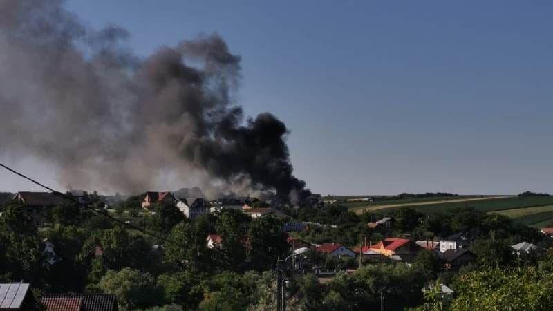 Garaj cuprins de flăcări. Pompierii botoșăneni au intervenit pentru stingerea incendiului 