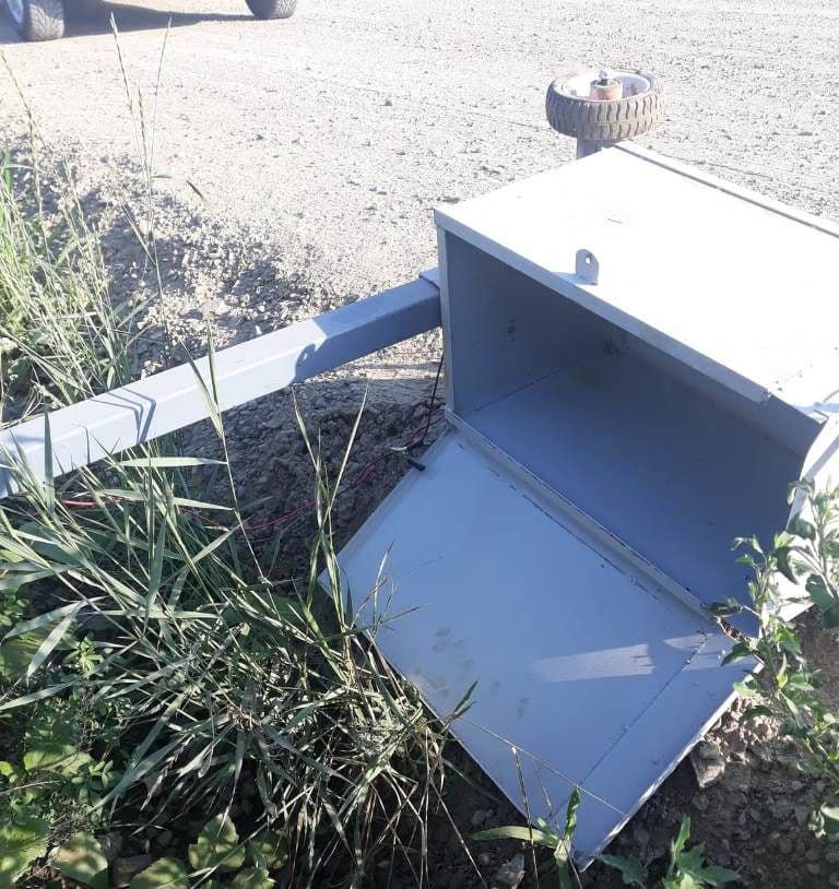 Instalațiile de dirijare a traficului de pe drumul Prăjeni – Plugari, vandalizate - FOTO