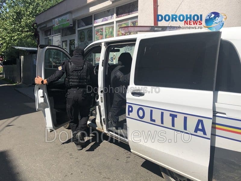 Bărbatul reținut în urma perchezițiilor din Dorohoi și Broscăuți a fost arestat preventiv