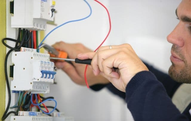 Spitalul Municipal Dorohoi scoate la concurs un post de electrician