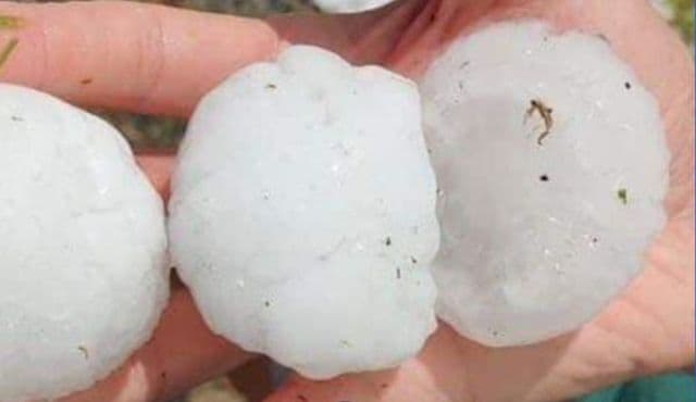 Grindina a făcut praf zeci de maşini în Italia. În România, două persoane au fost lovite de fulger – VIDEO | FOTO
