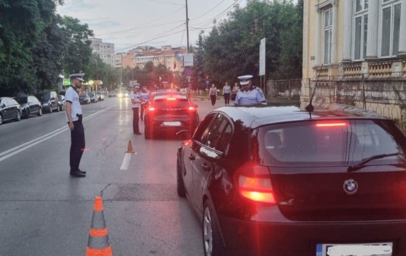 Săptămânal, zeci de șoferi care nu respectă legea sunt scoși din trafic - FOTO