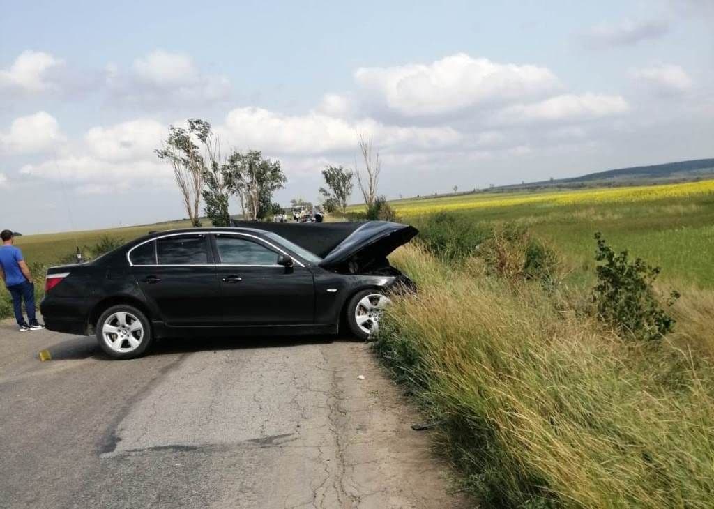 Două persoane rănite în urma unui accident în care au fost implicate patru autoturisme - FOTO