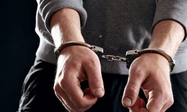 Tânăr din Darabani reținut după ce a pipăit o adolescentă de 17 ani