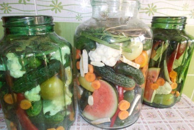 Murături în saramură. Rețeta simplă și foarte aromată