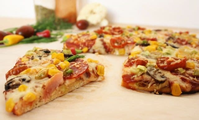 Pizza cu blat de conopidă