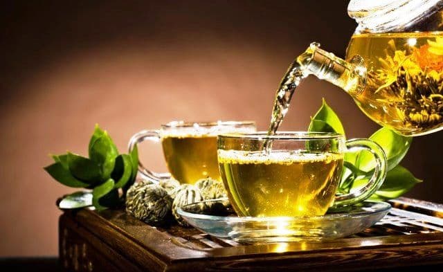 Ceaiuri care ajută la detoxifiere