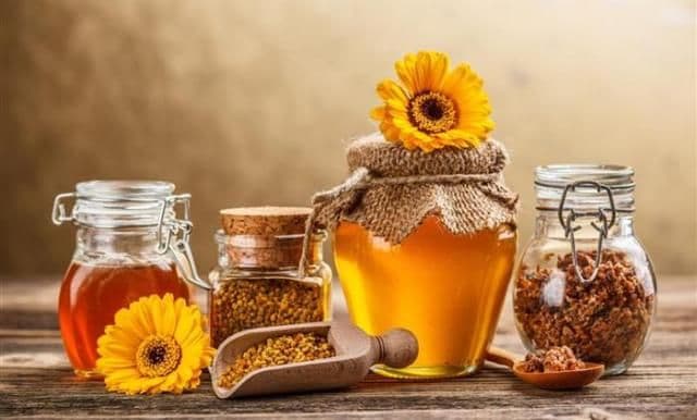 Cum se folosește mierea în tratamentele naturiste