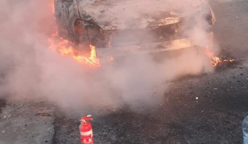 Autoturism distrus de flăcări la Cătămărăști Deal. Pompierii au intervenit pentru lichidarea incendiului