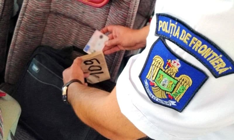 Document fals trimis în plic spre Anglia descoperit de polițiștii de frontieră