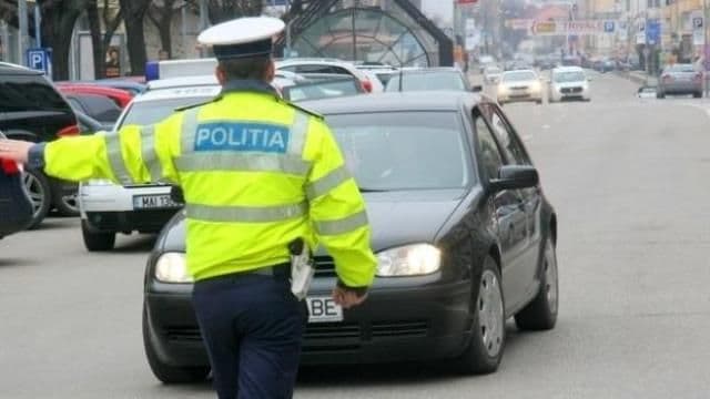 Bărbat depistat în trafic cu permisul de conducere „reținut”
