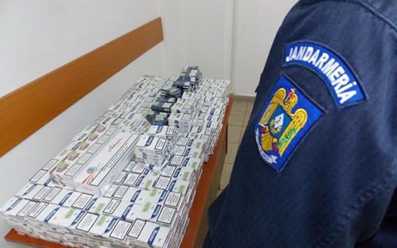 „Cărăuș” de țigări depistat de jandarmi în piața din Botoșani