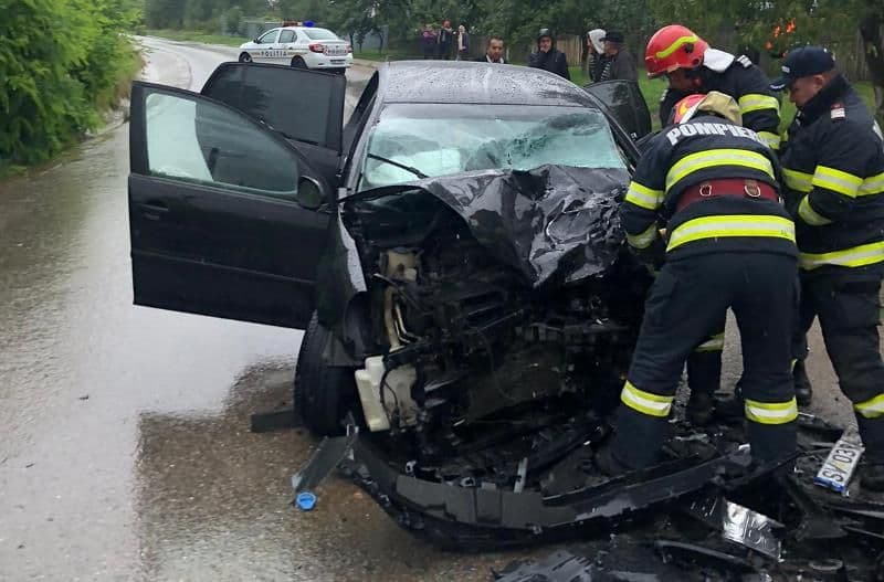 Accident grav la Suharău! Un tânăr găsit inconștient și alte două persoane ajunse la spital - FOTO
