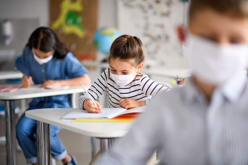 OMS și UNICEF cer țărilor europene să mențină școlile deschise pentru învățământul în format fizic, în următoarele luni