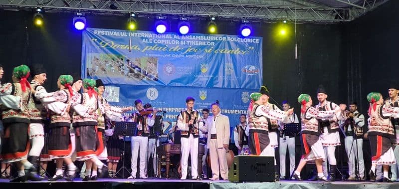 Spectacole de înaltă ținută ale ansamblului „Mugurelul-Mărgineanca” la Vatra Dornei - FOTO