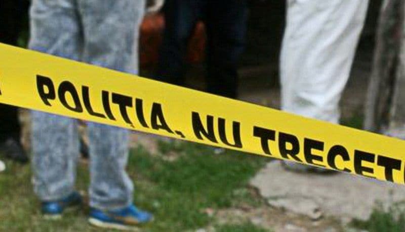 Bărbat găsit fără suflare pe marginea unui drum din Dumeni