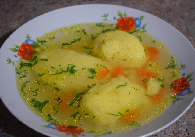Supă de pui cu găluște