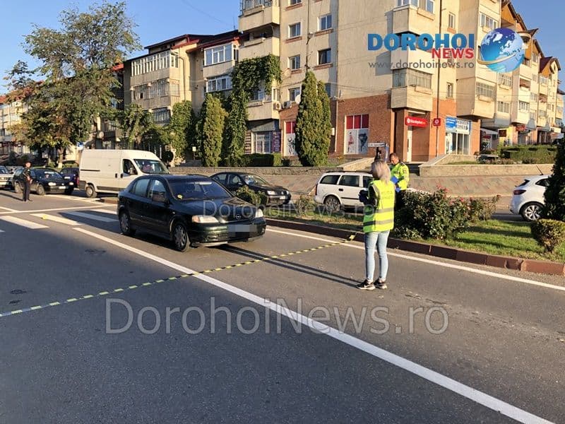 Accident la Dorohoi! Femeie acroșată pe o trecere de pietoni de pe strada Spiru Haret - FOTO