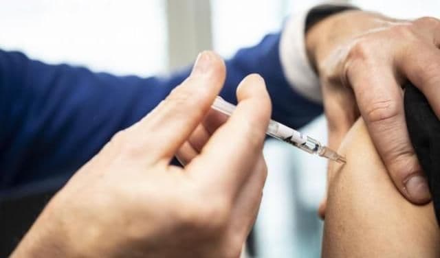 Vaccinarea cu a treia doză anti-Covid-19, din octombrie în România. Cine și când o va face