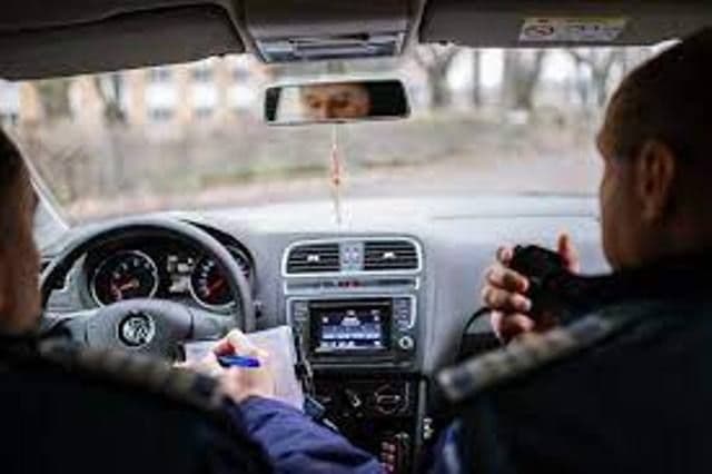 Oprit pentru viteză și anchetat pentru alcool