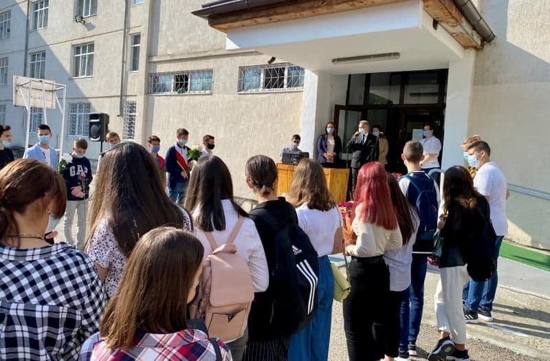 Prefectul Dan Nechifor: „Ne dorim cu toții ca acest an școlar să se desfășoare în intregime în clasă și față în față cu dascălii voștri” - FOTO