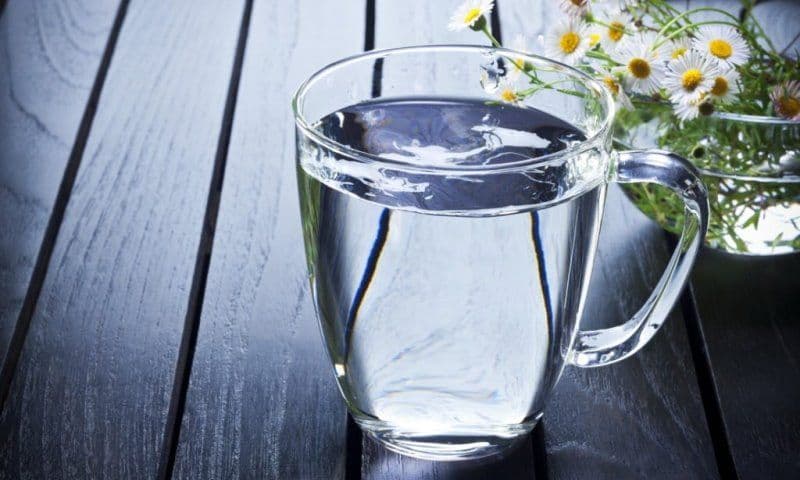 Beneficii surprinzătoare ale consumului de apă caldă