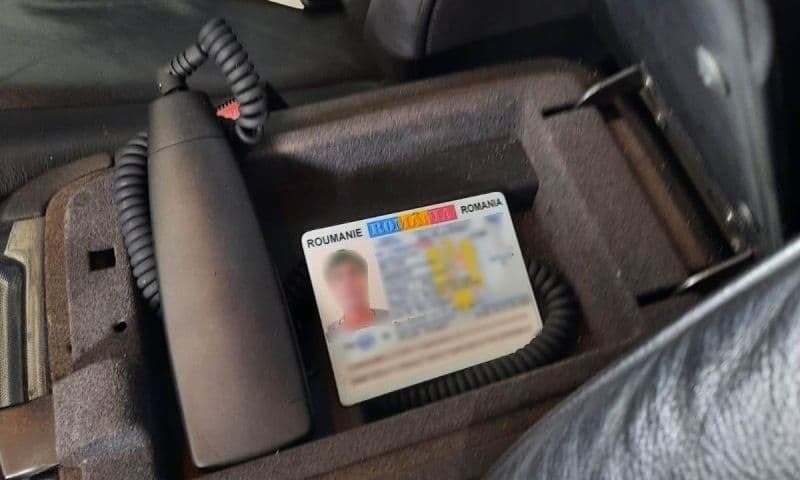 Documente false descoperite la controlul de frontieră de la Vama Stânca - FOTO