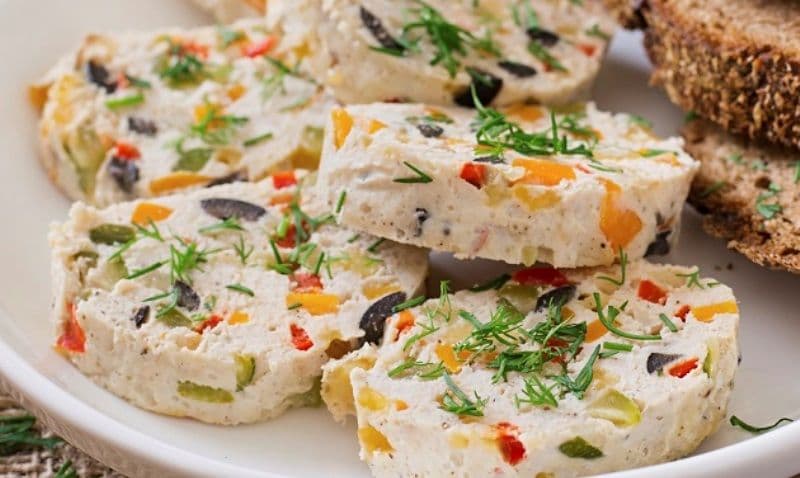 Ruladă din piept de pui cu legume