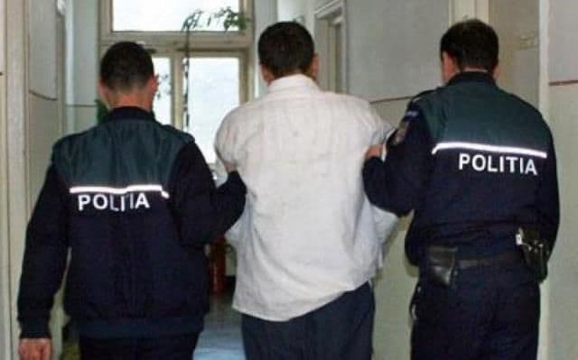 Tânăr de 29 de ani, reținut după ce a închiriat o locuiță care nu exista, de cinci ori