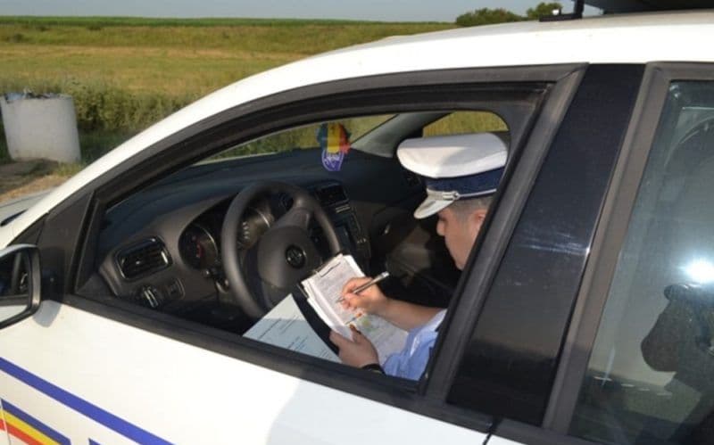 Acțiune a polițiștilor rutieri: Cinci permise de conducere și un certificat de înmatriculare reținute în doar câteva ore
