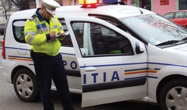 Teribilist la 58 de ani! Bărbat fără permis prins de polițiști la volanul unei mașini fără itp și fără asigurare