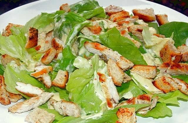 Salată simplă cu piept de pui