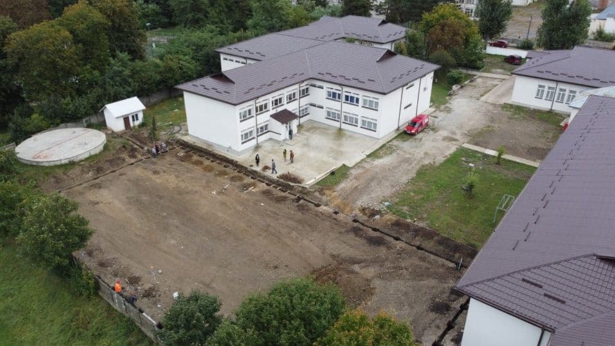 Teren de sport modern construit la Școala „Ion Pillat” din Dorohoi - FOTO