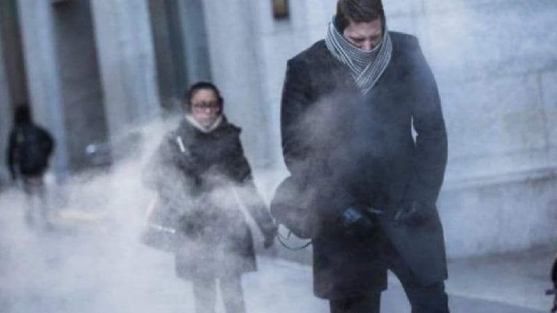 România, cuprinsă de un val de frig şi un nor toxic în zilele următoare. Unde scad dramatic temperaturile
