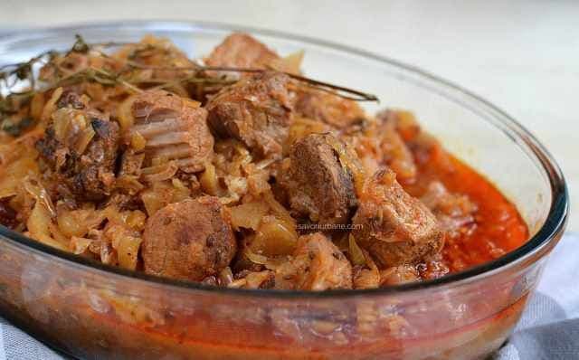 Mâncare de varză acră cu carne de porc
