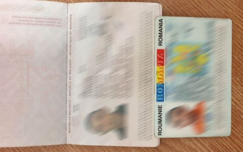 Carte de identitate falsă, ascunsă într-o cutie metalică, descoperită de poliţiştii de frontieră