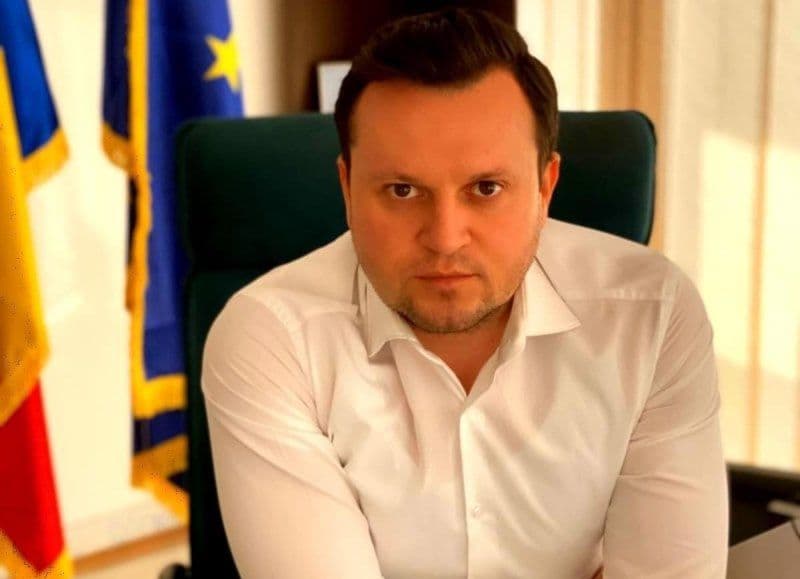 Cătălin Silegeanu: „Statul eșuat alimentează românii cu criză la micul dejun, prânz și cină”